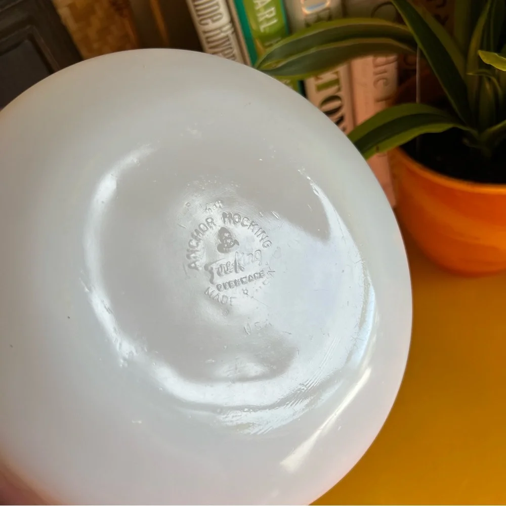 Vintage Fire King 1 quart casserole dish with lid. Anchor Hocking Candle Glow